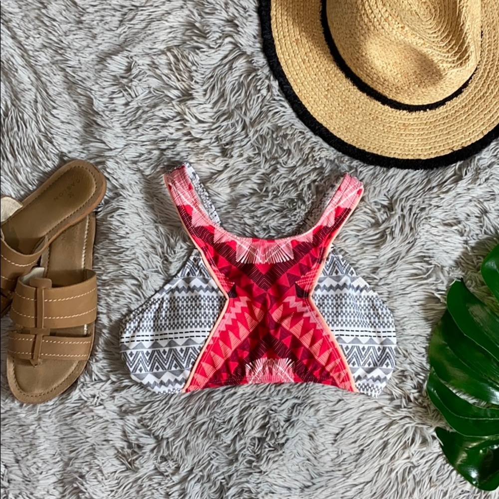 🌺xhiliration white/pink tribal bikini top M